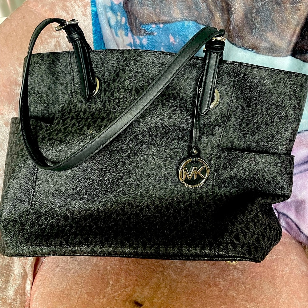 Black Michael kors voyager tote